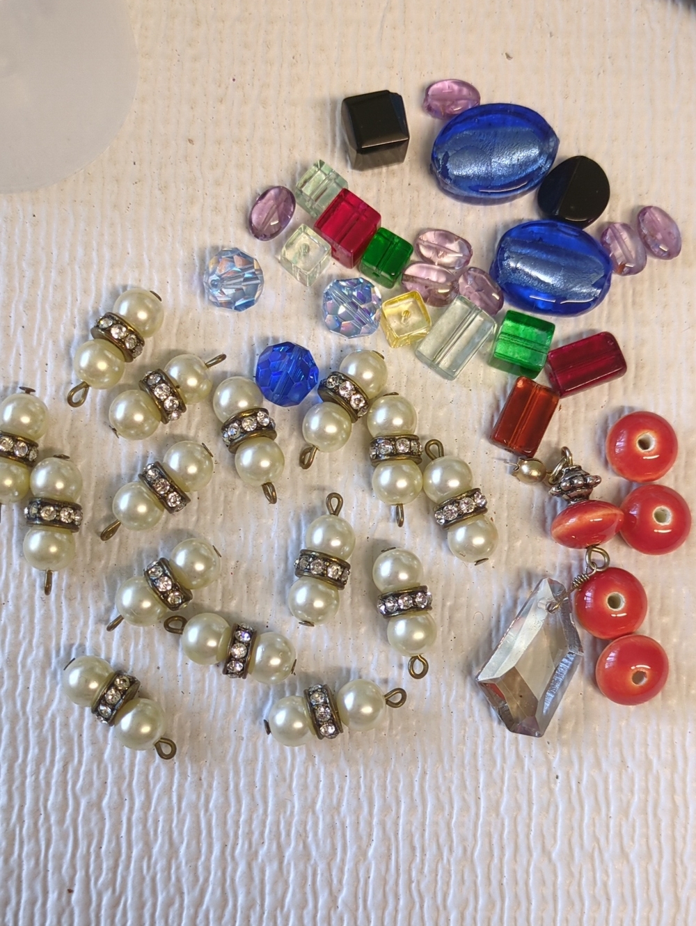 🩷5/20🩷☀️Q66 Pearl-style and Rhinestone Charms & Colorful Glass Mix
